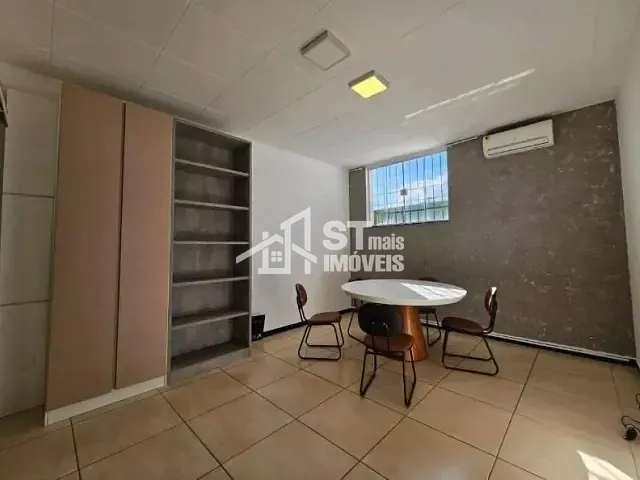Sala à venda ou para alugar, no bairro Centro em Andradas