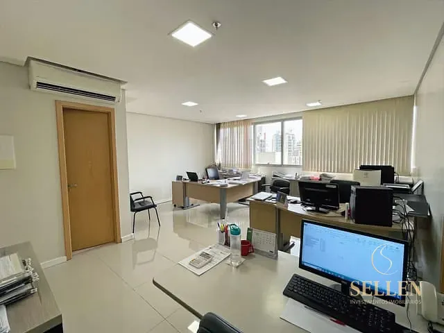 Sala à venda, no bairro Menino Deus em Porto Alegre