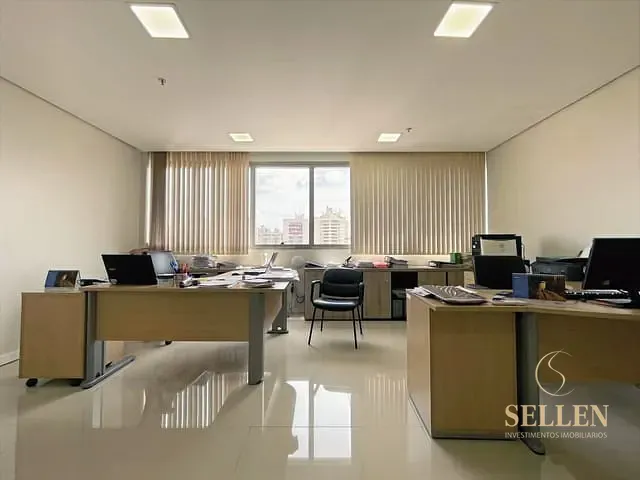Sala à venda, no bairro Menino Deus em Porto Alegre