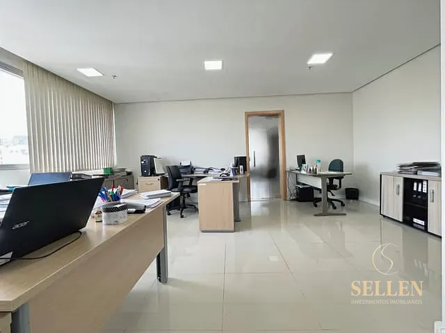 Sala à venda, no bairro Menino Deus em Porto Alegre