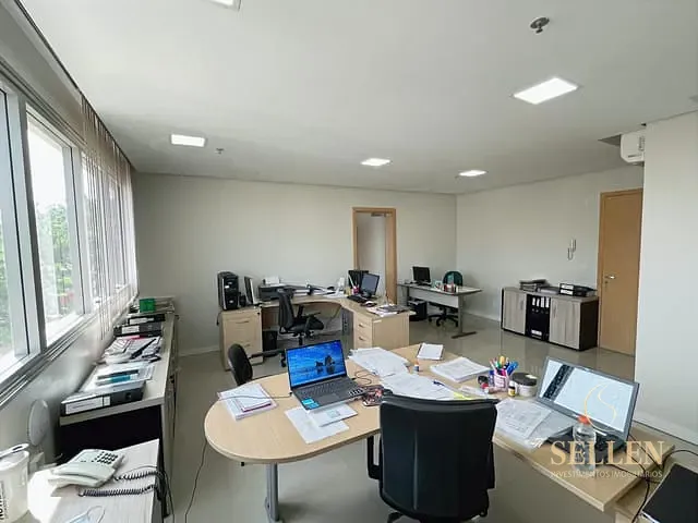 Sala à venda, no bairro Menino Deus em Porto Alegre