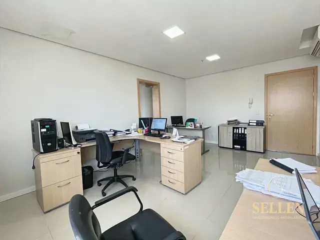 Sala à venda, no bairro Menino Deus em Porto Alegre