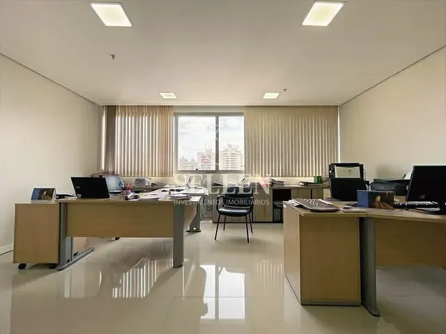 Sala à venda, no bairro Menino Deus em Porto Alegre