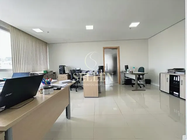 Sala à venda, no bairro Menino Deus em Porto Alegre