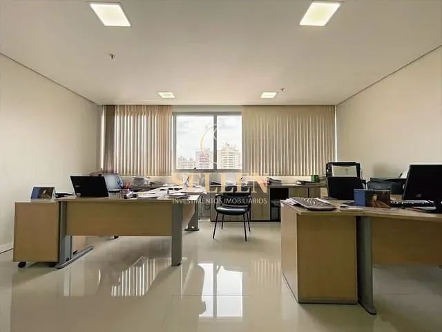 Sala à venda, no bairro Menino Deus em Porto Alegre