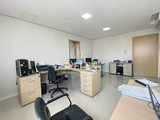 Sala à venda, no bairro Menino Deus em Porto Alegre