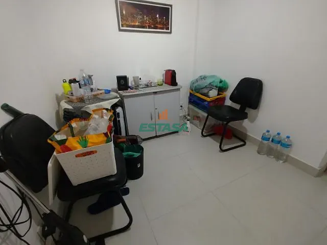 Sala à venda, no bairro Freguesia (Jacarepaguá) em Rio de Janeiro