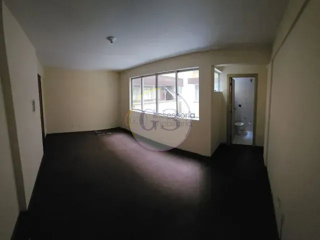 Sala à venda ou para alugar, no bairro Centro em Pelotas