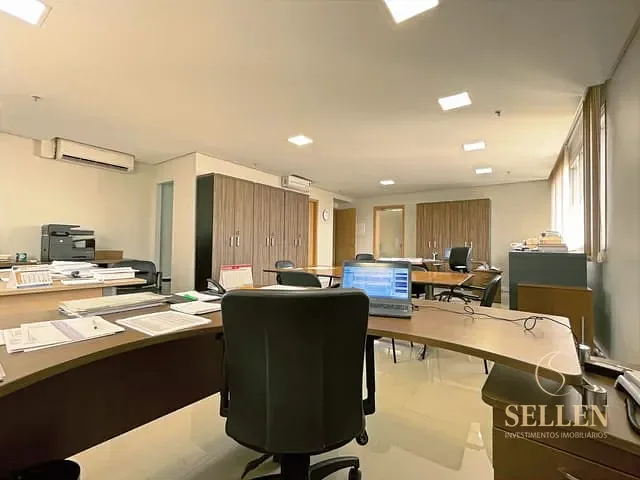 Sala à venda, no bairro Menino Deus em Porto Alegre