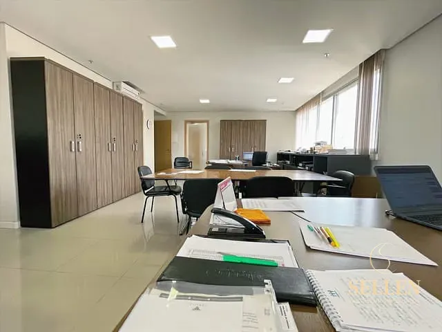 Sala à venda, no bairro Menino Deus em Porto Alegre