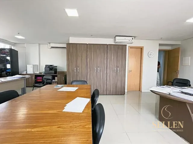 Sala à venda, no bairro Menino Deus em Porto Alegre