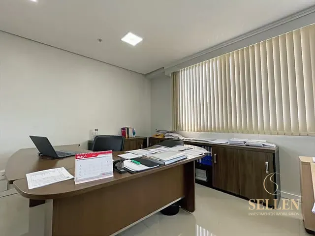 Sala à venda, no bairro Menino Deus em Porto Alegre