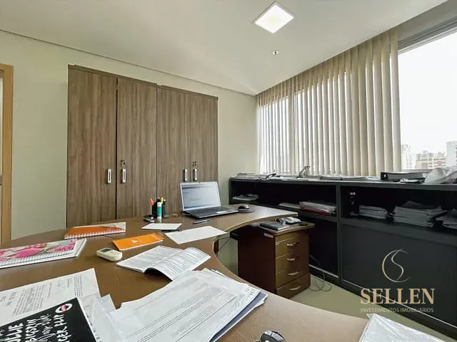 Sala à venda, no bairro Menino Deus em Porto Alegre