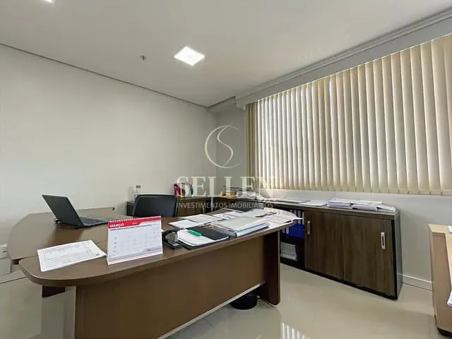 Sala à venda, no bairro Menino Deus em Porto Alegre