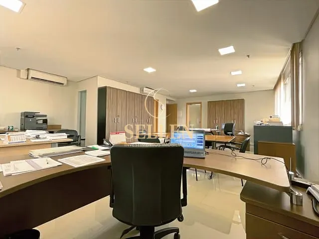Sala à venda, no bairro Menino Deus em Porto Alegre