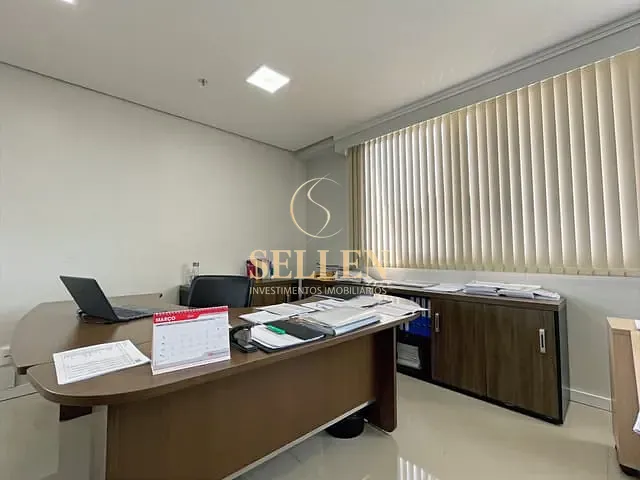 Sala à venda, no bairro Menino Deus em Porto Alegre