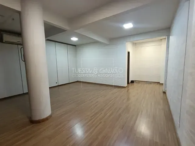 Conjunto comercial com 74m², para alugar, no bairro Centro em Curitiba
