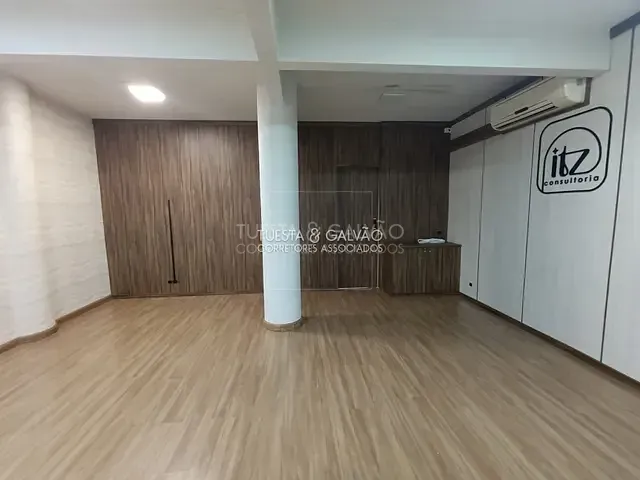 Conjunto comercial com 74m², para alugar, no bairro Centro em Curitiba