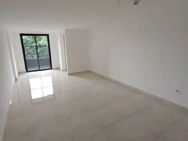 Sala à venda, no bairro Parque Jaçatuba em Santo André