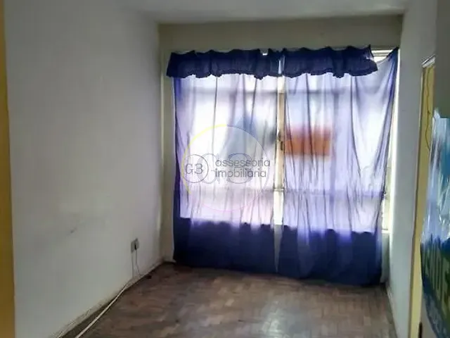 Sala à venda ou para alugar, no bairro Centro em Pelotas