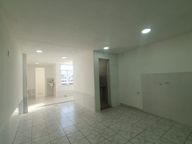 Sala com 33m², para alugar, no bairro Campo Grande em Rio de Janeiro