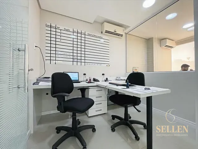 Sala à venda, no bairro Menino Deus em Porto Alegre