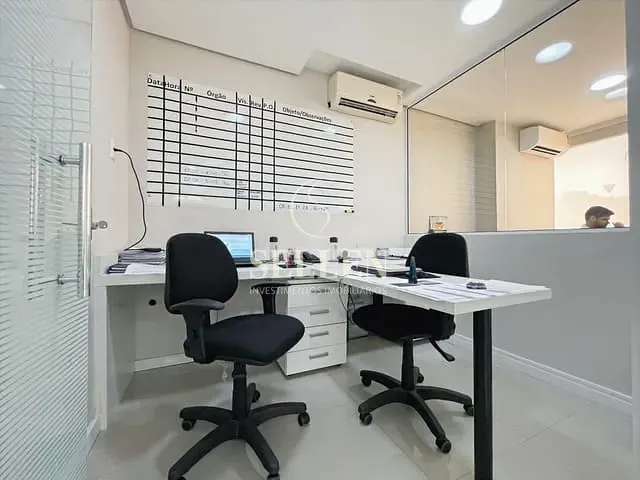 Sala à venda, no bairro Menino Deus em Porto Alegre