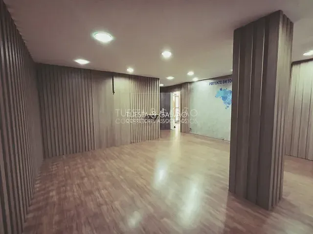 Conjunto comercial com 74m², para alugar, no bairro Centro em Curitiba