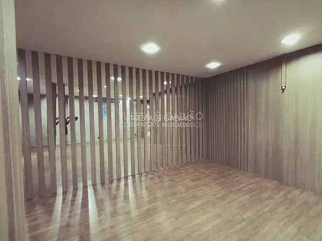Conjunto comercial com 74m², para alugar, no bairro Centro em Curitiba