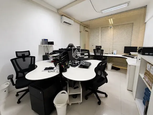 Sala à venda, no bairro Stiep em Salvador