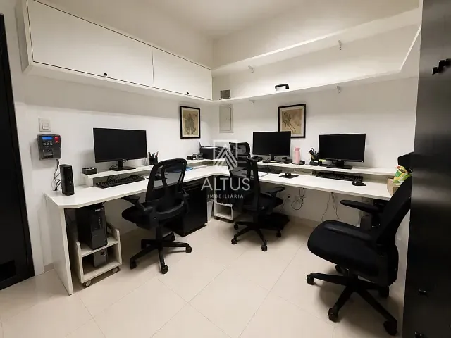 Sala à venda, no bairro Stiep em Salvador