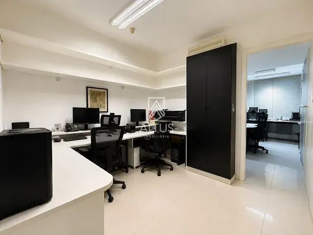 Sala à venda, no bairro Stiep em Salvador
