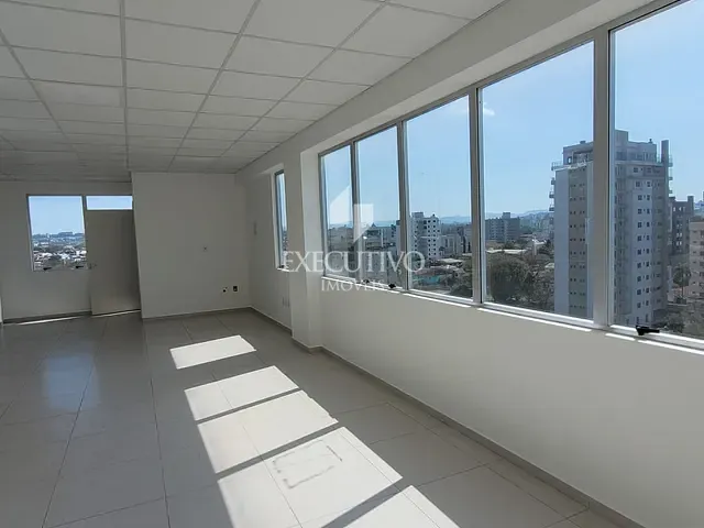 Sala com 67m², à venda ou para alugar, no bairro Centro em Lajeado