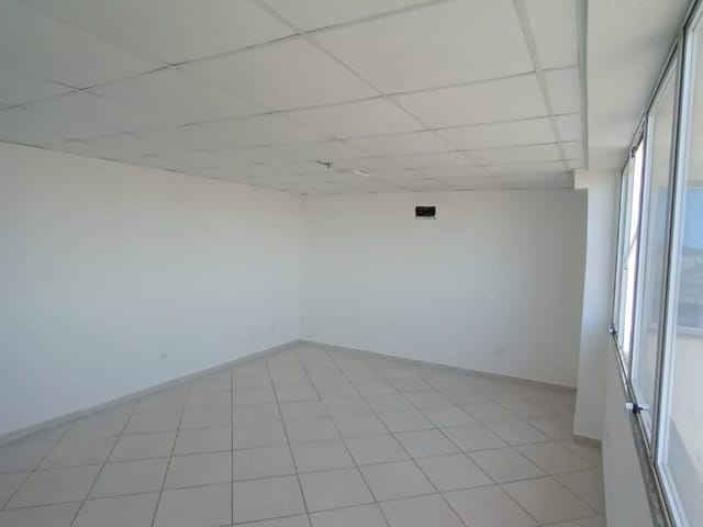 Sala com 33m², à venda ou para alugar, no bairro Centro em Macaé