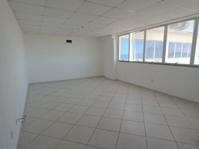 Sala com 33m², à venda ou para alugar, no bairro Centro em Macaé