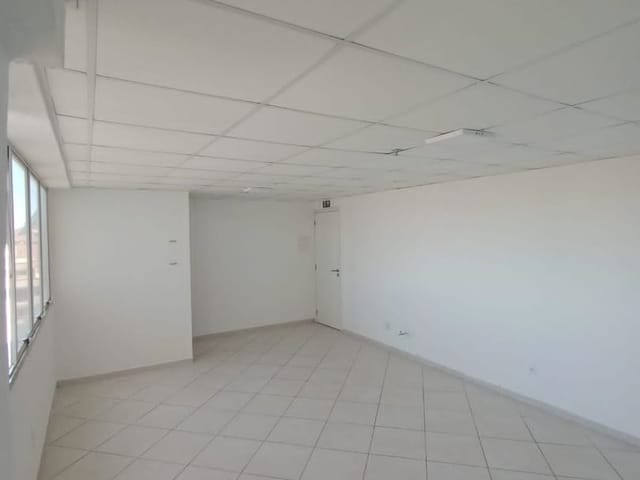 Sala com 33m², à venda ou para alugar, no bairro Centro em Macaé