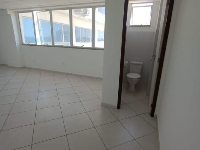 Sala com 33m², à venda ou para alugar, no bairro Centro em Macaé