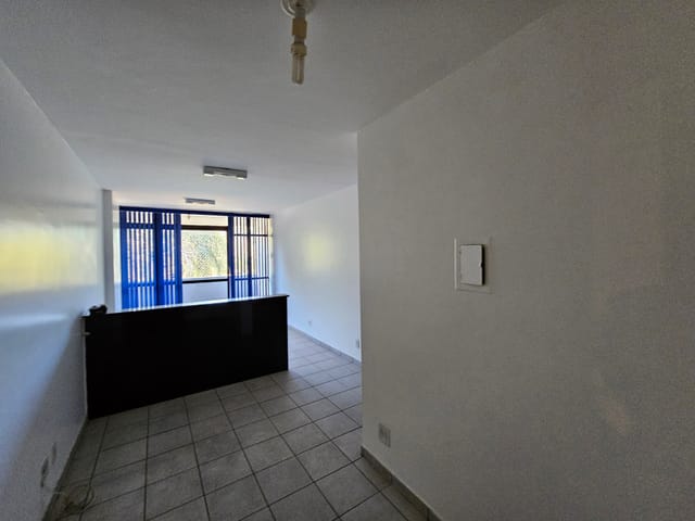 Foto do Sala - Sala comercial com varanda - Ed. Santa Cruz - Asa Sul - Brasília/DF | ALPHA BRASILIA A IMÓVEIS LTDA.