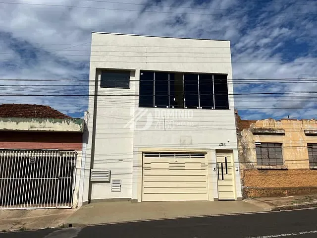 Sobrado com 338m² 2 quartos e 2 banheiros, à venda, no bairro Vila Maria Helena em Uberaba