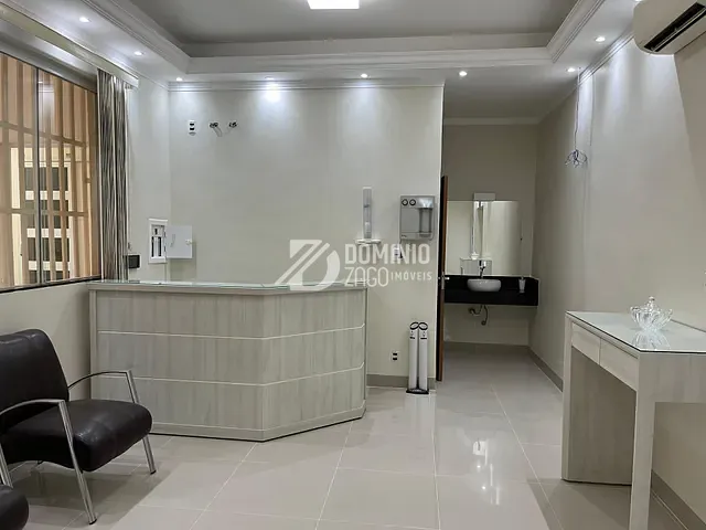 Sobrado com 338m² 2 quartos e 2 banheiros, à venda, no bairro Vila Maria Helena em Uberaba
