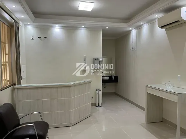 Sobrado com 338m² 2 quartos e 2 banheiros, à venda, no bairro Vila Maria Helena em Uberaba