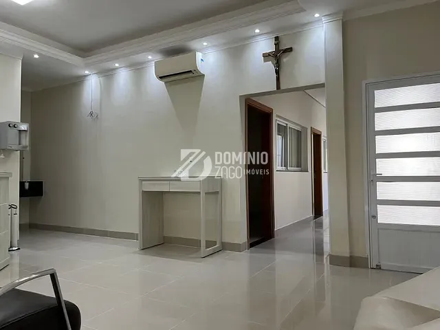 Sobrado com 338m² 2 quartos e 2 banheiros, à venda, no bairro Vila Maria Helena em Uberaba
