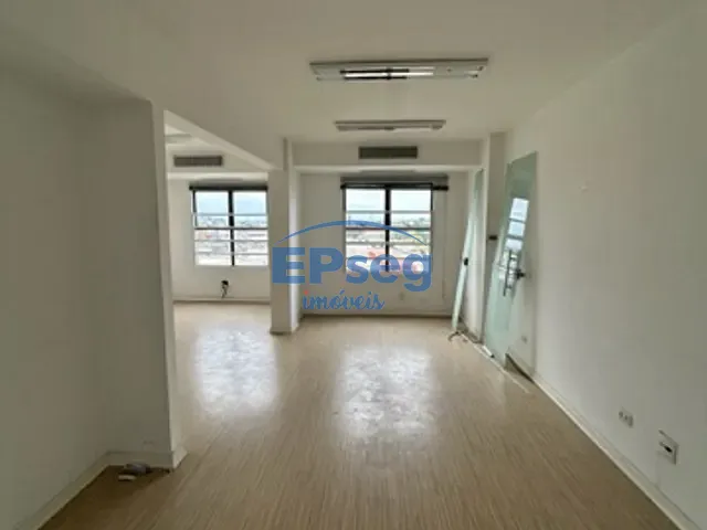 Sala à venda ou para alugar, no bairro Portão em Curitiba