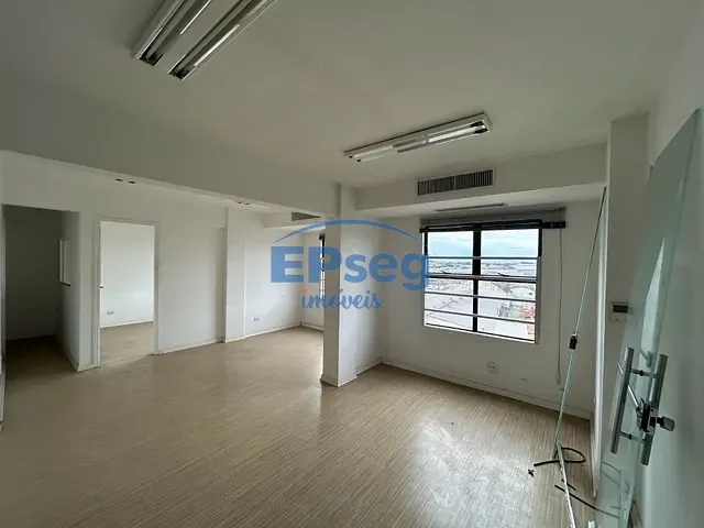 Sala à venda ou para alugar, no bairro Portão em Curitiba