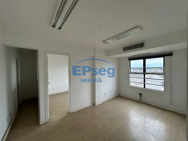 Sala à venda ou para alugar, no bairro Portão em Curitiba