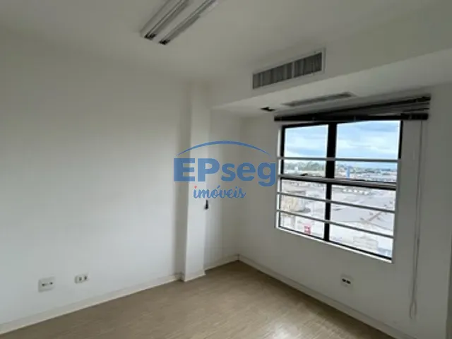 Sala à venda ou para alugar, no bairro Portão em Curitiba
