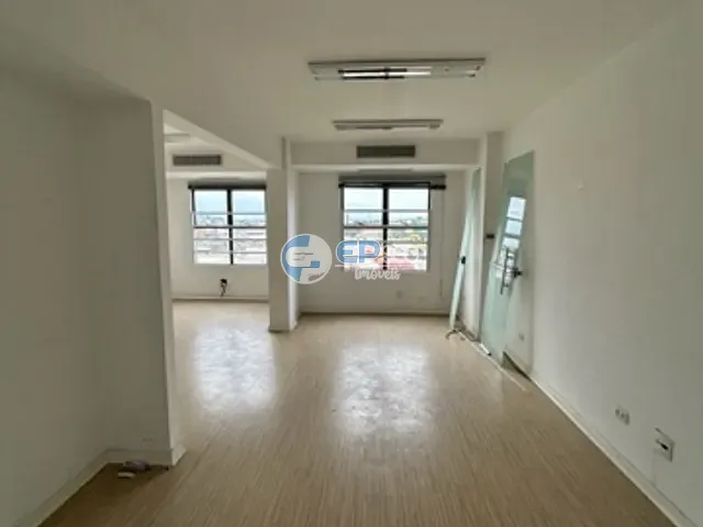 Sala à venda ou para alugar, no bairro Portão em Curitiba