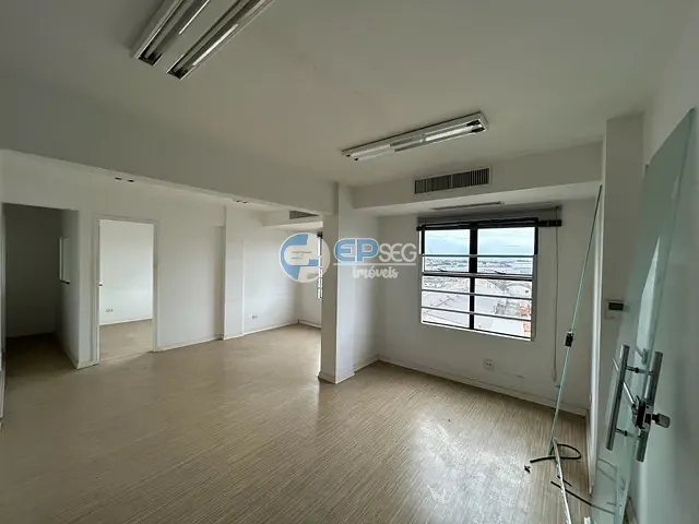 Sala à venda ou para alugar, no bairro Portão em Curitiba