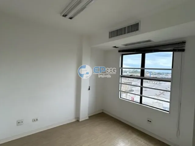 Sala à venda ou para alugar, no bairro Portão em Curitiba