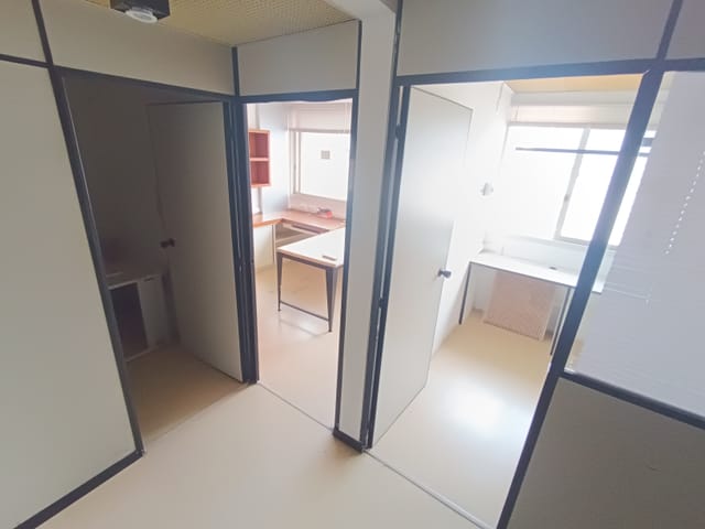 Sala à venda ou para alugar, no bairro Centro em Rio de Janeiro
